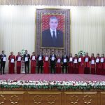 Bir maslahatda 11 dilde çykyşlar edildi